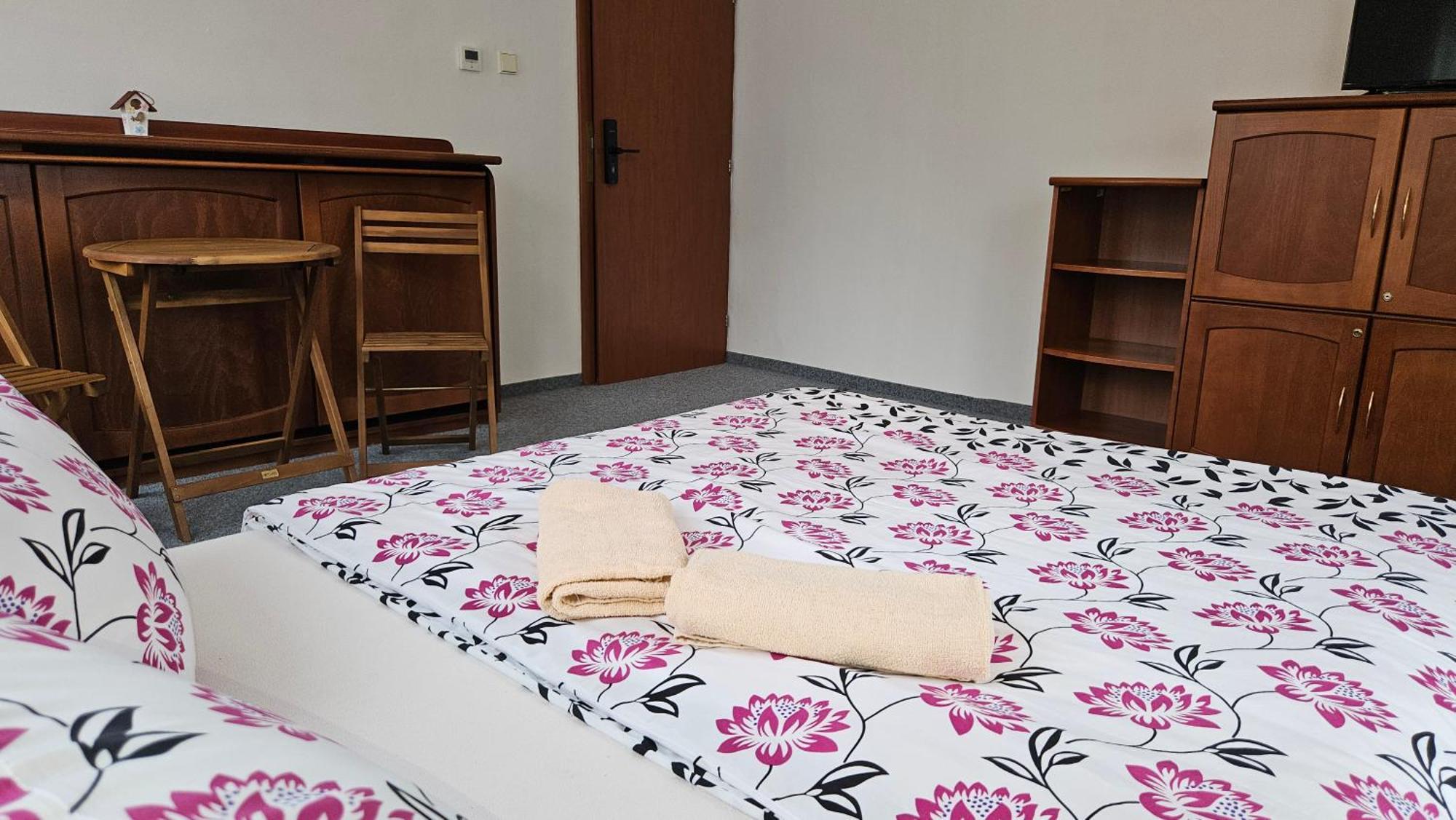 U Pohody Hotel Kovarska Bagian luar foto